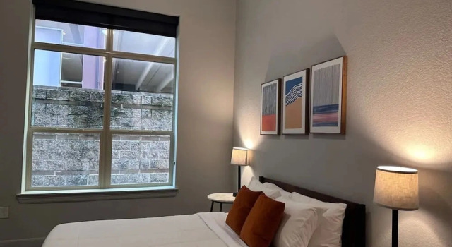 Коттедж Rose at the Millennium - Stylish 1 BR in Houston