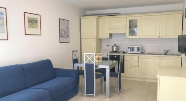 Sweet Apartment With Bright Garden in Grado, Book Lejlighed Hoteller i Friuli Venezia Giulia med parkering, Parkering