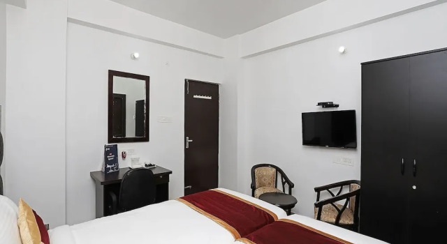 OYO 9675 Hotel Galaxy