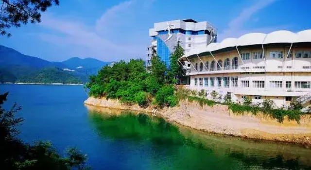 Water Mirror Lakeside Art Eco-Hotel, Prenota Hotel Hotel a Xiangyang con parcheggio, Parcheggio