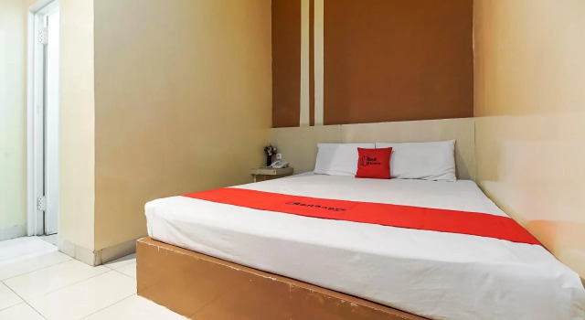 RedDoorz Plus at Hertasning Area Makassar, Book Hotel Hotels in Sulawesi with Parking, Parking