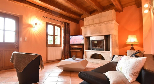 Luxurious Holiday Home in Domme with Swimming Pool, Rezerwuj Hotel Domme Dodogne Valley