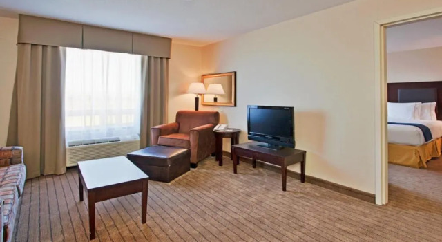 Люкс Holiday Inn Express Hotel & Suites Swift Current by IHG