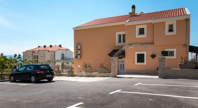 Apartments Rakuljic