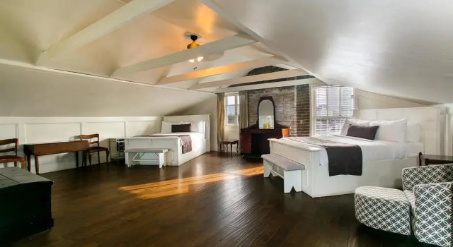 Номер Deluxe Lafitte Hotel & Bar