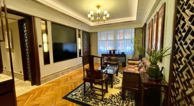 Люкс с видом на внутренний двор Han's Royal Garden Hotel