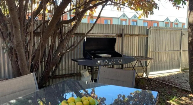 Коттедж с 4 комнатами Golden Square Gold Class Guest House, Bendigo