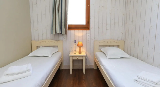6-person Accessible Wooden Chalet, Забронировать Шале Коттеджи Коррез, Коттедж