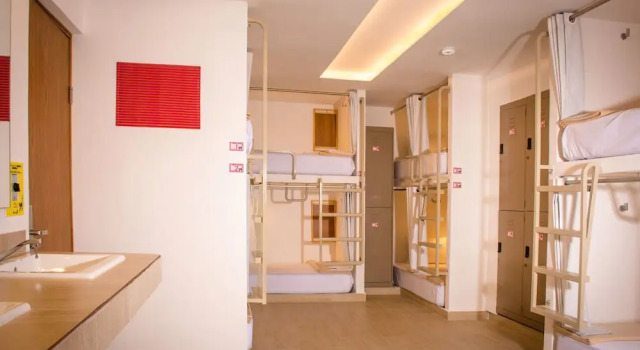 Кровать в общем номере (женский номер) Nomads Party Hotel