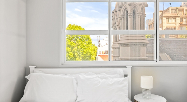 Central 3-bed Apartment in Vibrant Melbourne, Забронировать Апартаменты/квартира Апартаменты Мельбурна, рядом с Дегрейвс-стрит, Апартаменты/квартира