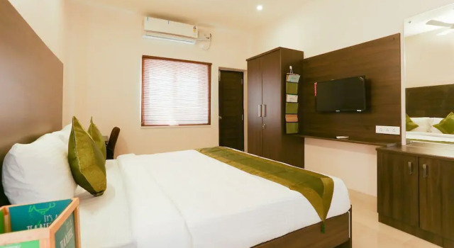 Номер Premium с балконом Treebo Hi Line Apartments Kalapatti