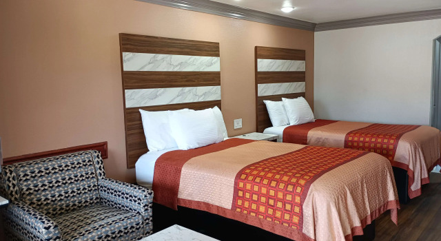 Четырёхместный номер Standard Americas Best Value Inn & Suites-Alvin/Houston