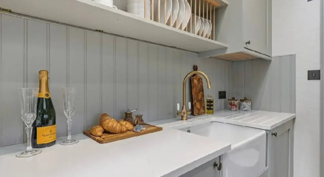 Luxury Super King Annexe Nr Goodwood, Забронировать Отель Отели Исторического графства Суссекса с парковкой, Парковка