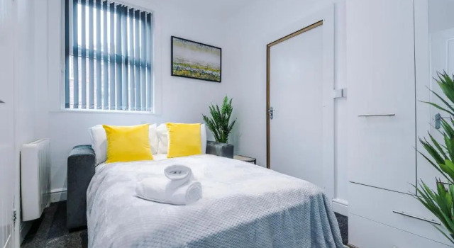 Studio Two, Clarendon Apartments
