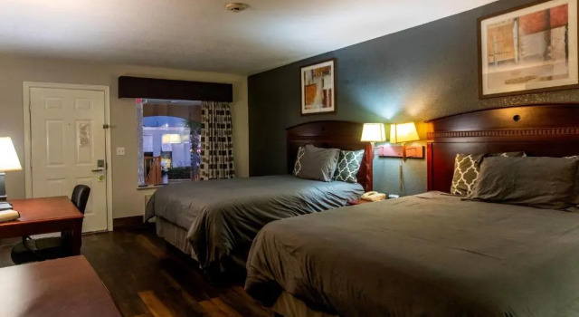 Четырёхместный номер Standard Magnolia Inn and Suites