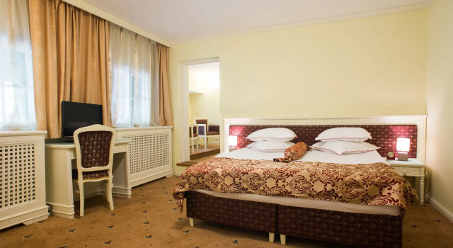 Complex La Tunuri - Vila Economat, Забронировать Отель Отели Синая с завтраком, рядом с George Enescu Memorial House, Завтраки