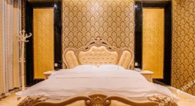 Ming Du International Hotel, Rezerwuj Hotel Hotele w Kunming z parkingiem, Parking