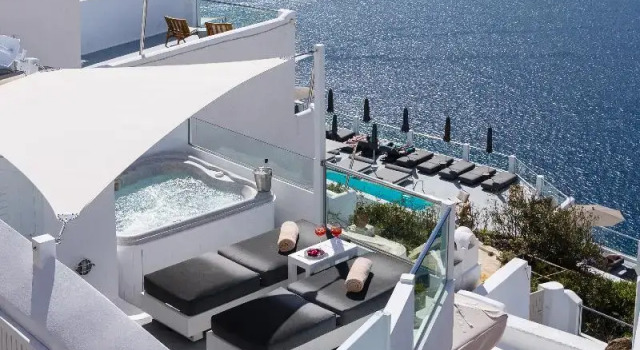 Люкс с балконом и с красивым видом из окна Nevma Suites