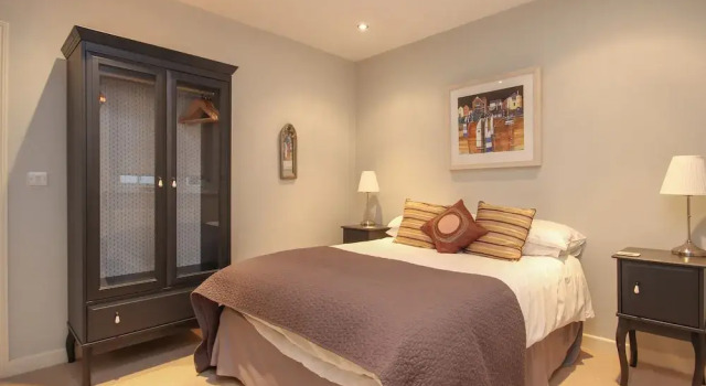 Flat 1, 32 Newcomen Road