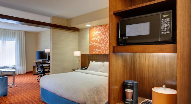 Двухместный люкс Fairfield Inn & Suites by Marriott Hendersonville Flat Rock