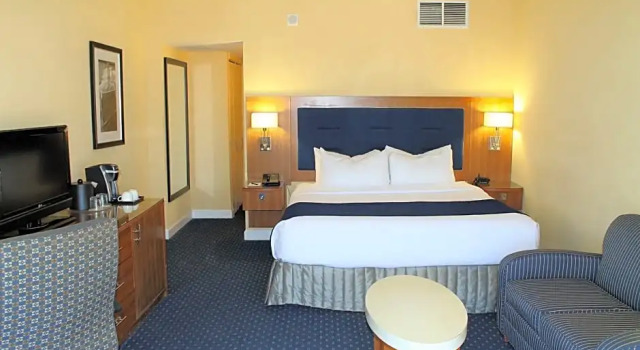 Двухместный номер Deluxe The Landing at Hampton Marina, Tapestry Collection by Hilton