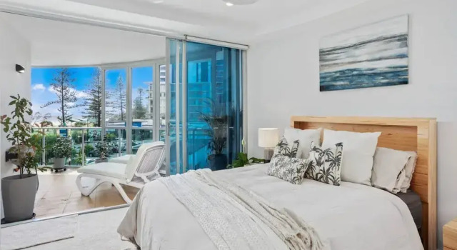 Luxury Beachfront Stay in Kirra, Забронировать Апартаменты/квартира Отели Голд-Кост с парковкой, рядом с Пляж Bilinga, Парковка