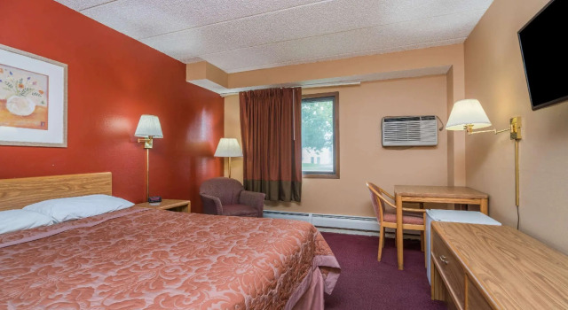 Двухместный люкс Super 8 by Wyndham Brooklyn Center/MPLS