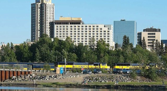 Кровать в общем номере Hilton Anchorage