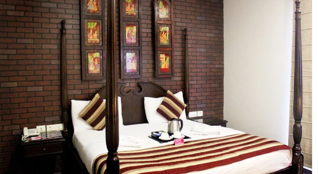 Qotel Signature Lavish Inn - Hotel in Rajouri Garden Near Metro & Pacific Mall, Забронировать Отель Отели Нью-Дели с парковкой, Парковка
