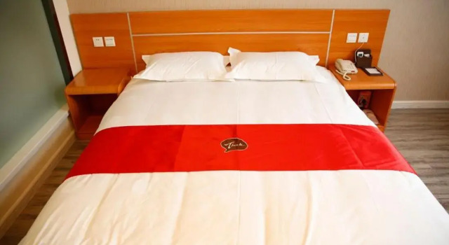Thank Inn Chain Hotel Shandong ZaozhuangZhou North Tasi Road Government Affairs Center, Book Hotel Hoteller i Tengzhou med parkering, Parkering