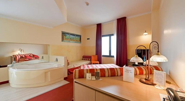 Полулюкс Standard Hotel Europa