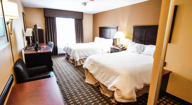 Четырёхместный номер Standard Hampton Inn & Suites Pine Bluff