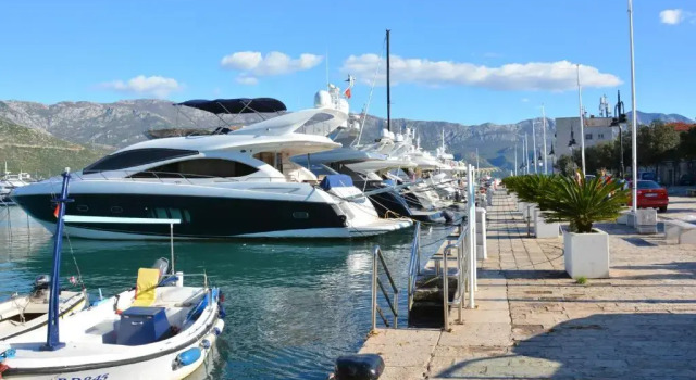 Кровать в общем номере Montenegro Backpackers Home Budva
