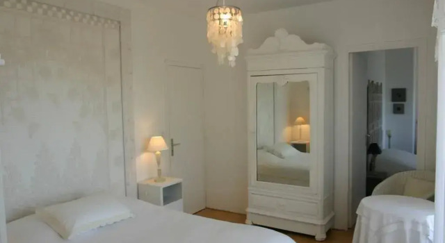 Chambres dhôtes Christa, Забронировать Отель Сен-Пер-сюр-Мер 