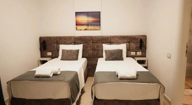 Hotel Abedini, Book Hotel Hoteller i Vlorë County med parkering, Parkering