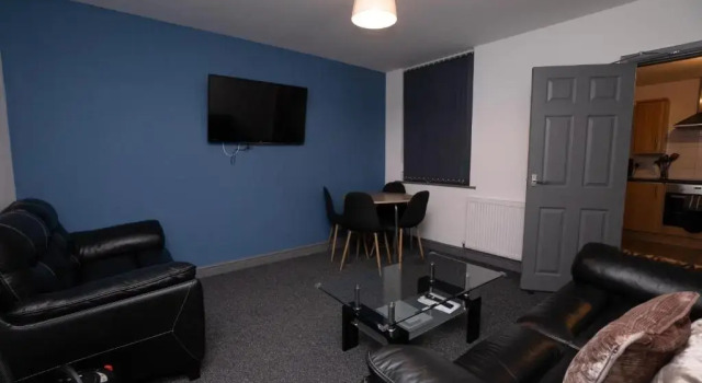 Коттедж *4 Bed House *Central *Newly Refurbished *Parking