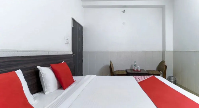 Oyo 46437 Malik Regency, Забронировать Отель Амбала штат Харьяна
