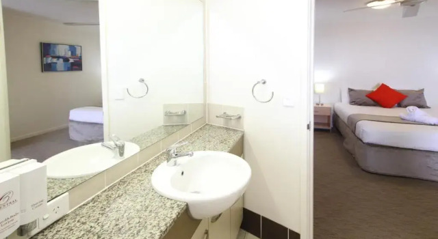 Апартаменты с 2 комнатами Caloundra Central Apartment Hotel Official