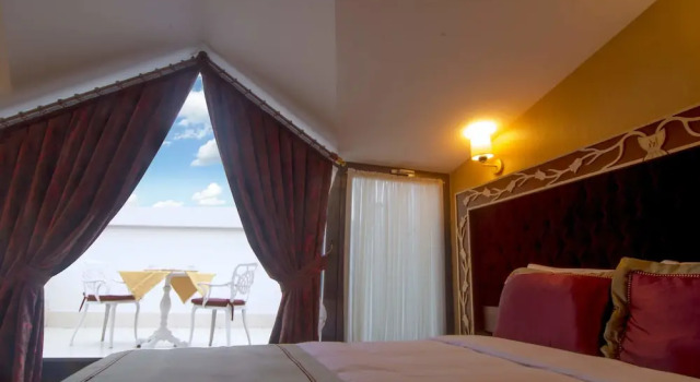 Одноместный номер Standard c 1 комнатой MB Deluxe Hotel