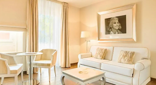 Люкс с видом на город Hotel Renoir