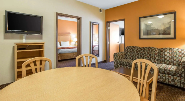 Четырёхместный люкс Comfort Inn & Suites Glenwood Springs On The River