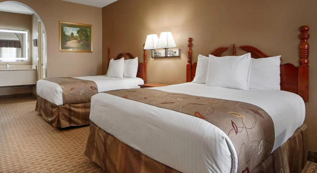Четырёхместный номер Standard Best Western Catalina Inn