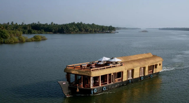 The Lotus - Houseboat, Book Hotel Hoteller i Nileswaram med parkering, Parkering
