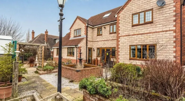 Enfield House and Cottages, Book Hotel Hoteller i Worksop med parkering, Parkering