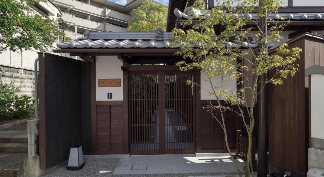 Higashiyama Sanjo Shirakawaan