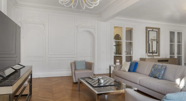 Luxury 5 Bed Residence - Opposite Arc de Triomphe, Забронировать Отель Отели Парижа с парковкой, рядом с Свято-Троицкий собор и Русский православный духовно-культурный центр, Парковка