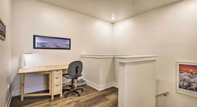 Walk to Lifts: Condo w/ Mtn Views in Keystone!
