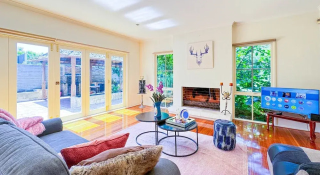 Classic Hampton Retreat, Book Vacation Home Melbourne 
