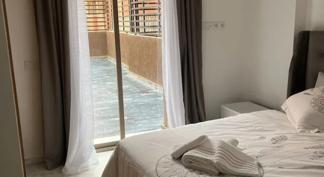 Апартаменты с балконом 1bed Apartment - Sleeps 4 - Balcony, Wifi, Parking