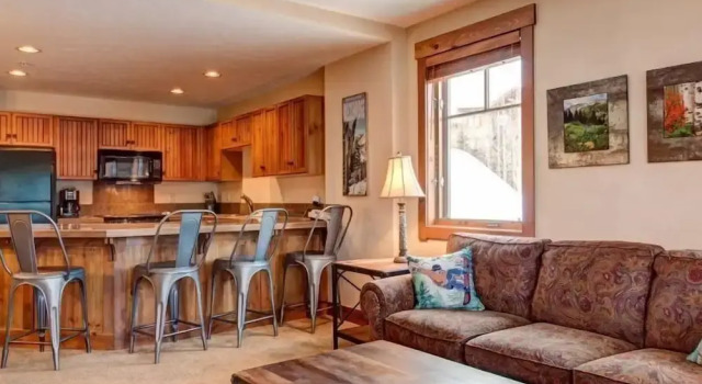 Luxury 2 Bedroom Mountain Vacation Rental in Breckenridge With Access to a Hot Tub and Heated Garage Parking